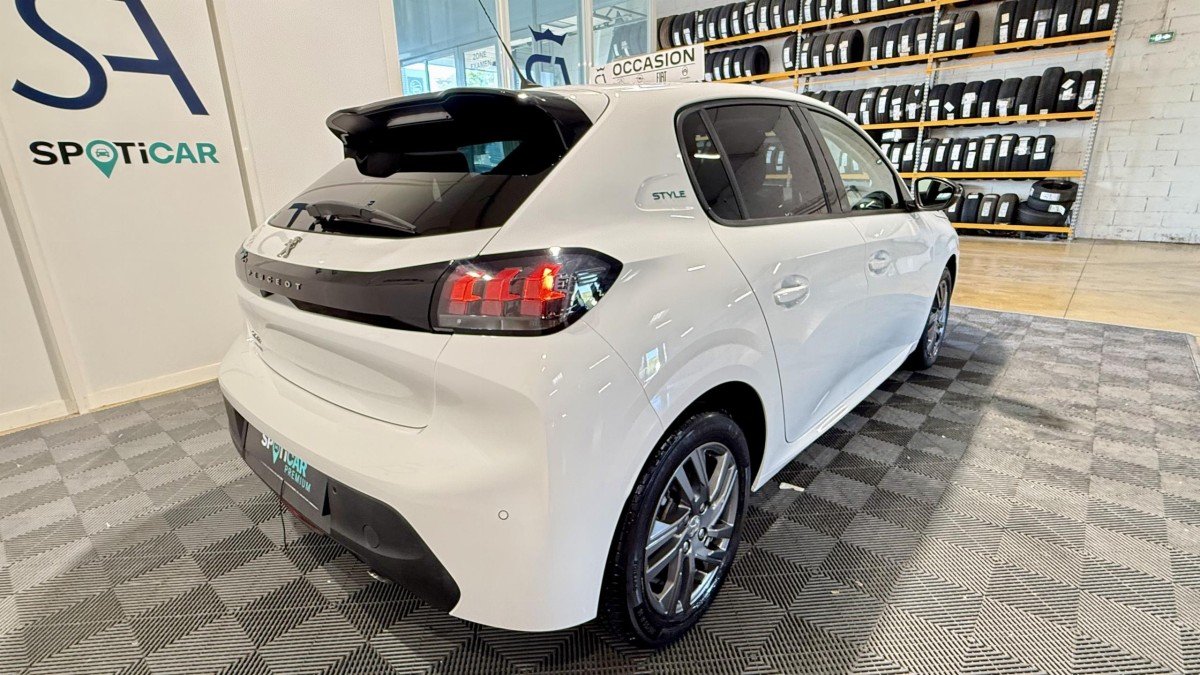 Peugeot 208 - Photo 8