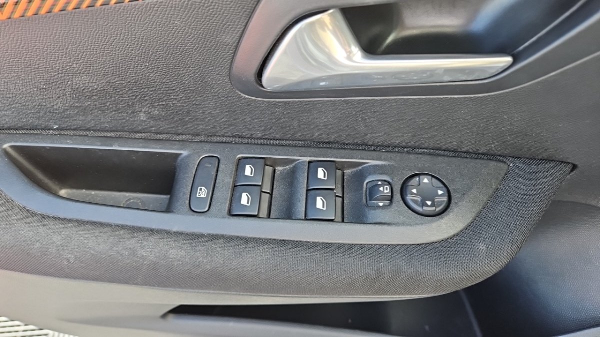 Peugeot 208 - Photo 25