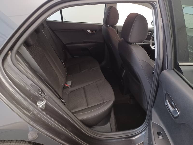 Kia Rio - Photo 15