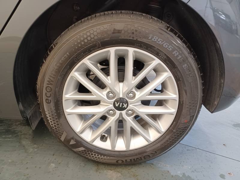 Kia Rio - Photo 8
