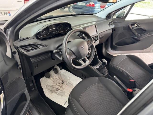 Peugeot 208 - Photo 12