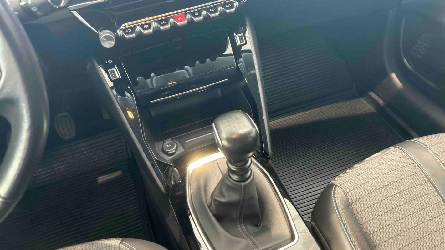 Peugeot 208 - Photo 18