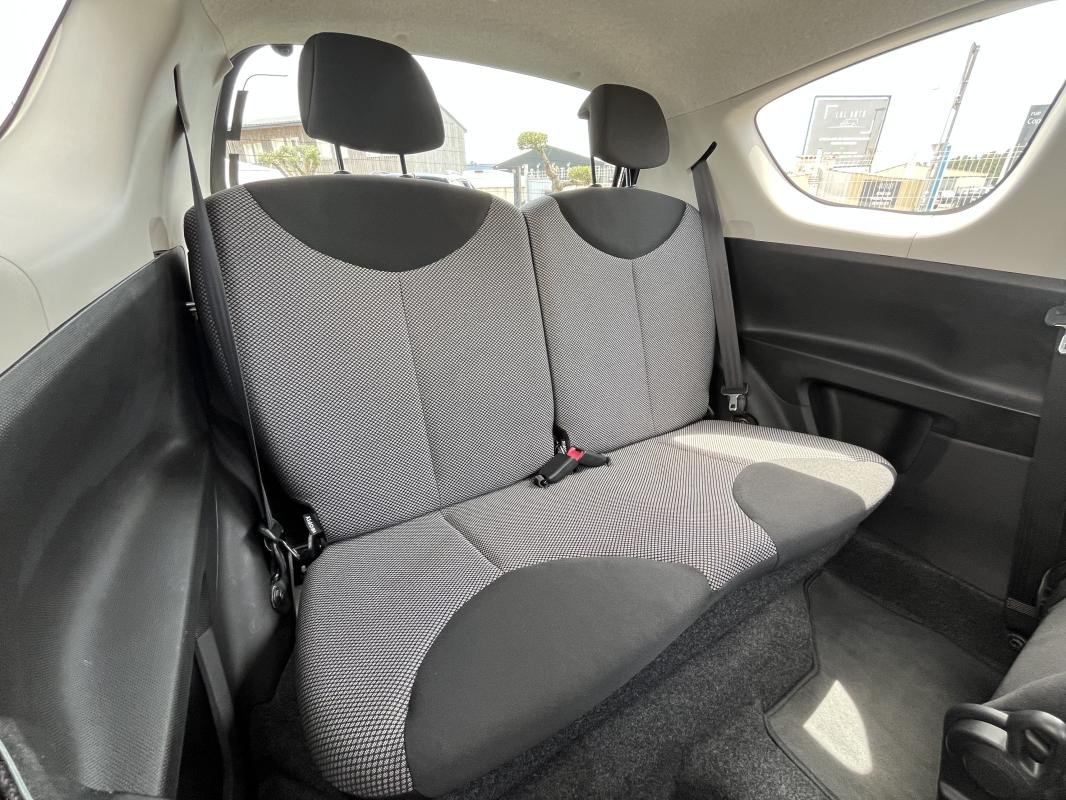 Toyota Aygo - Photo 12
