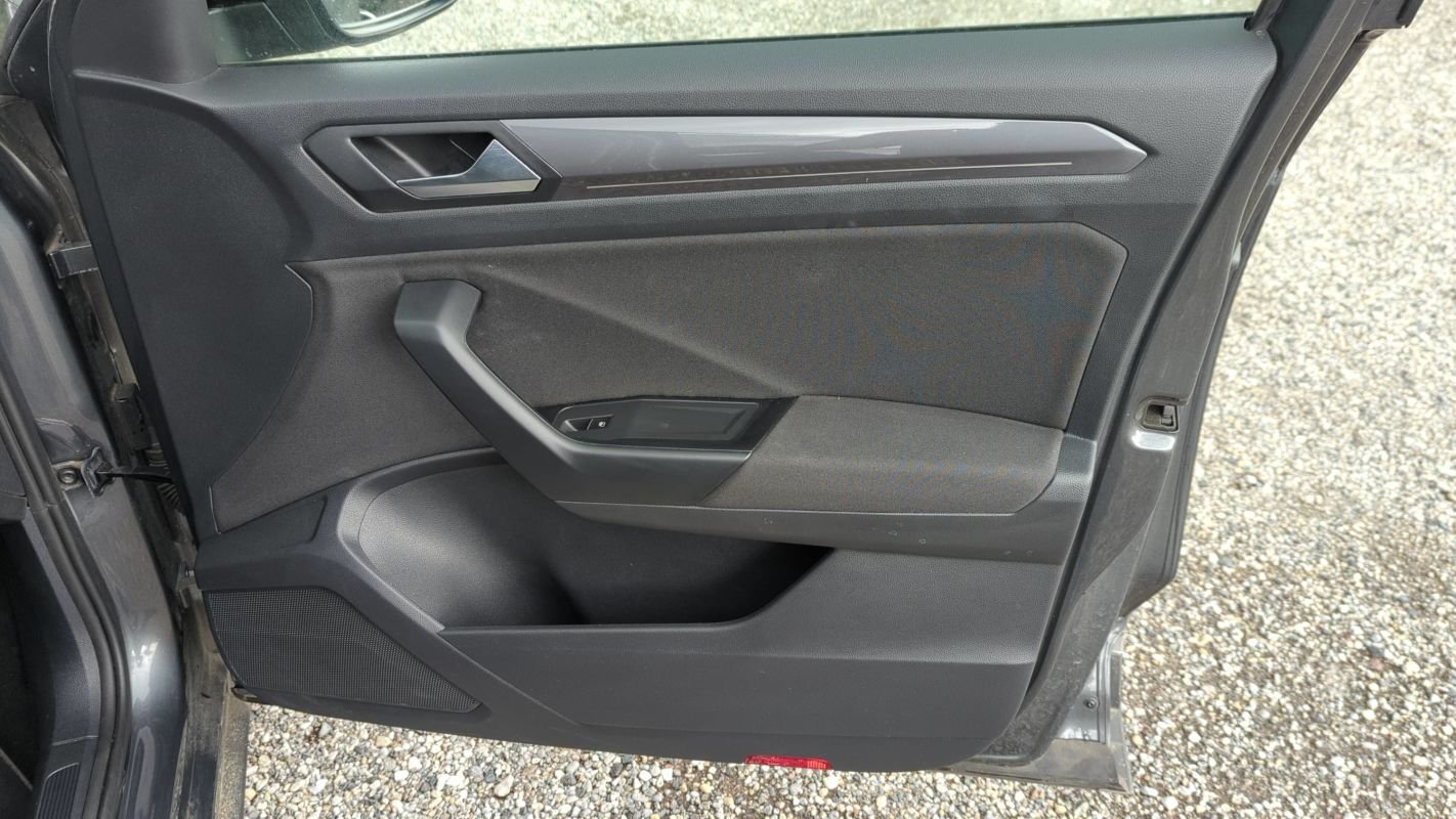 Volkswagen T-Roc - Photo 23