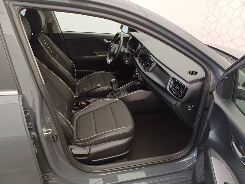Kia Rio - Photo 14