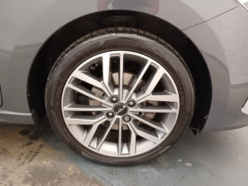 Kia Rio - Photo 10