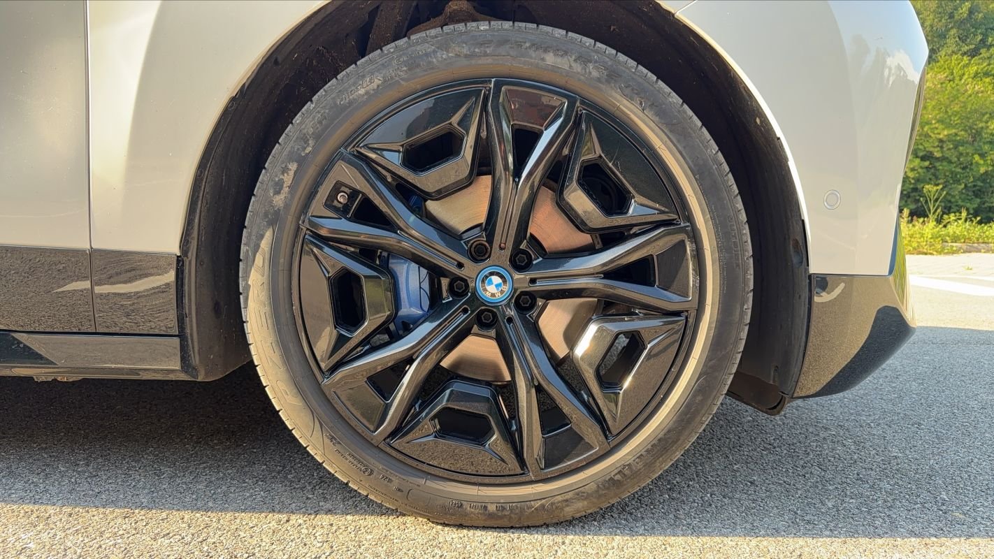 BMW ix - Photo 17
