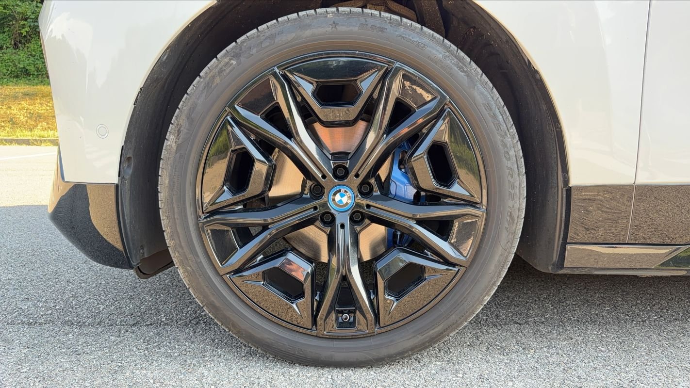 BMW ix - Photo 18