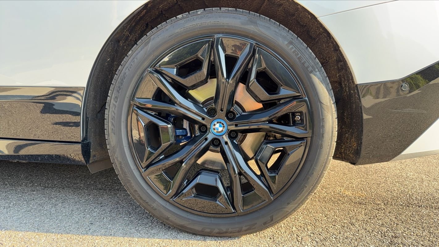 BMW ix - Photo 19
