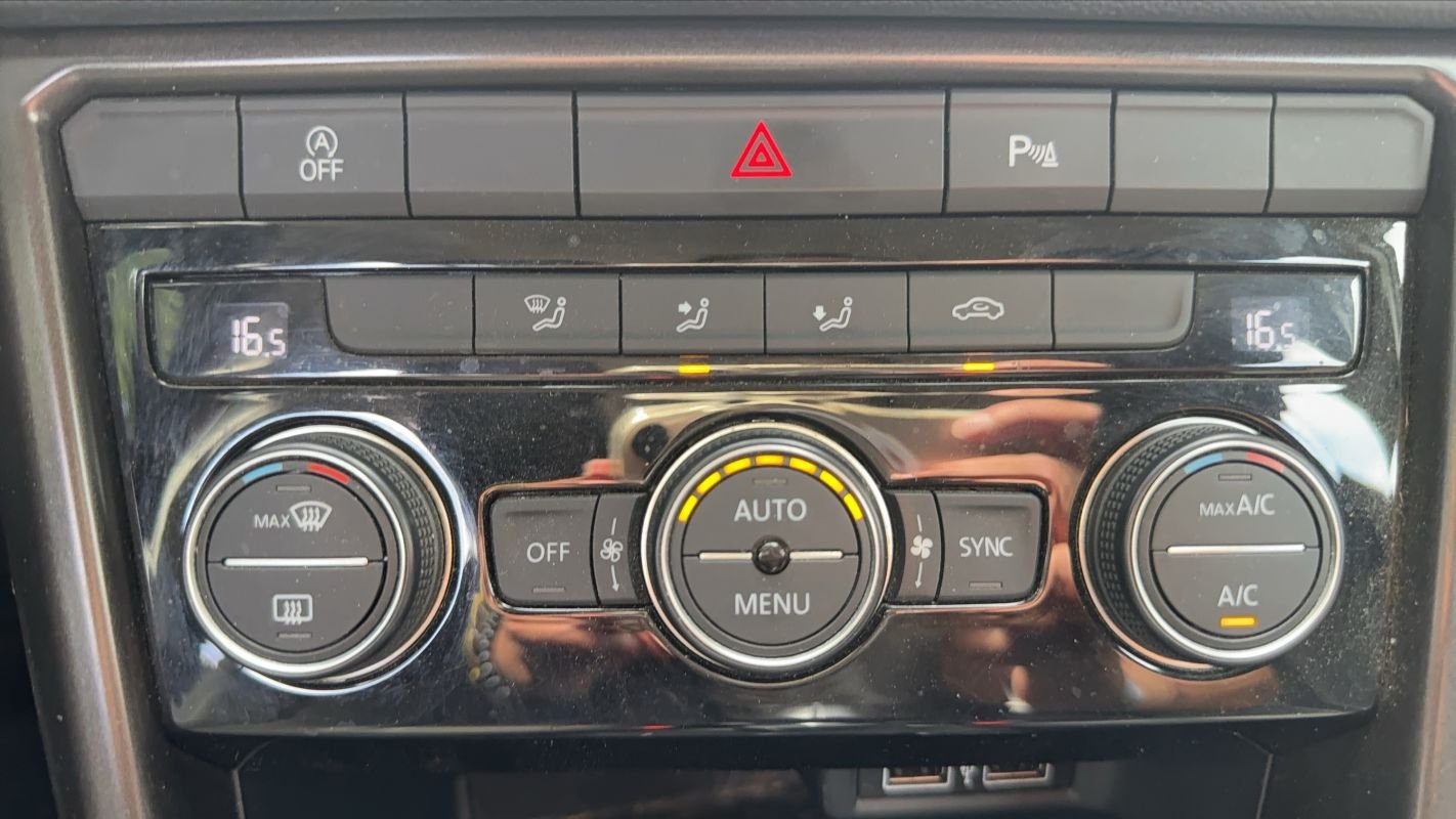 Volkswagen T-Roc - Photo 13