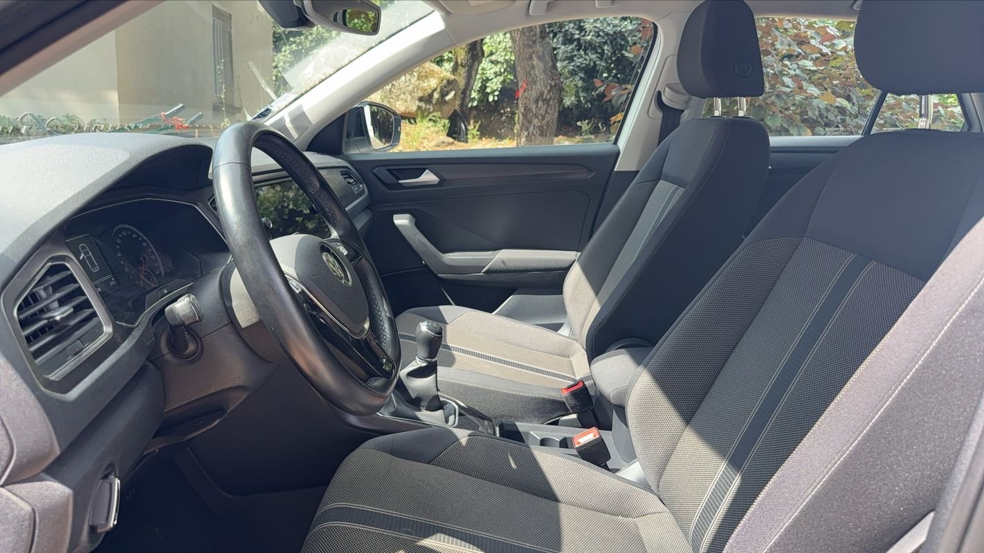 Volkswagen T-Roc - Photo 25