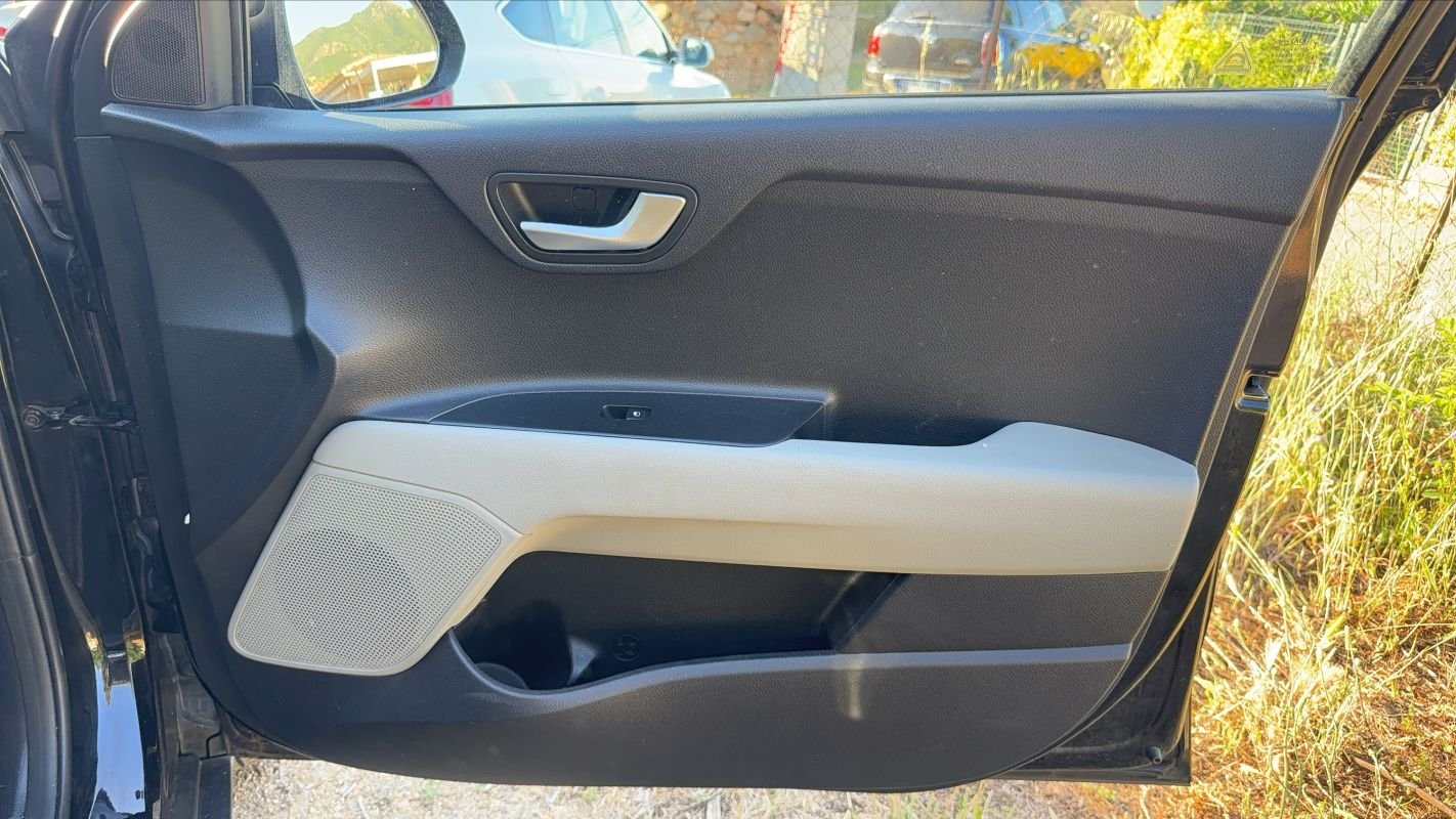 Kia Stonic - Photo 23