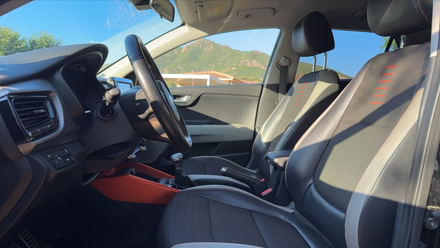 Kia Stonic - Photo 25