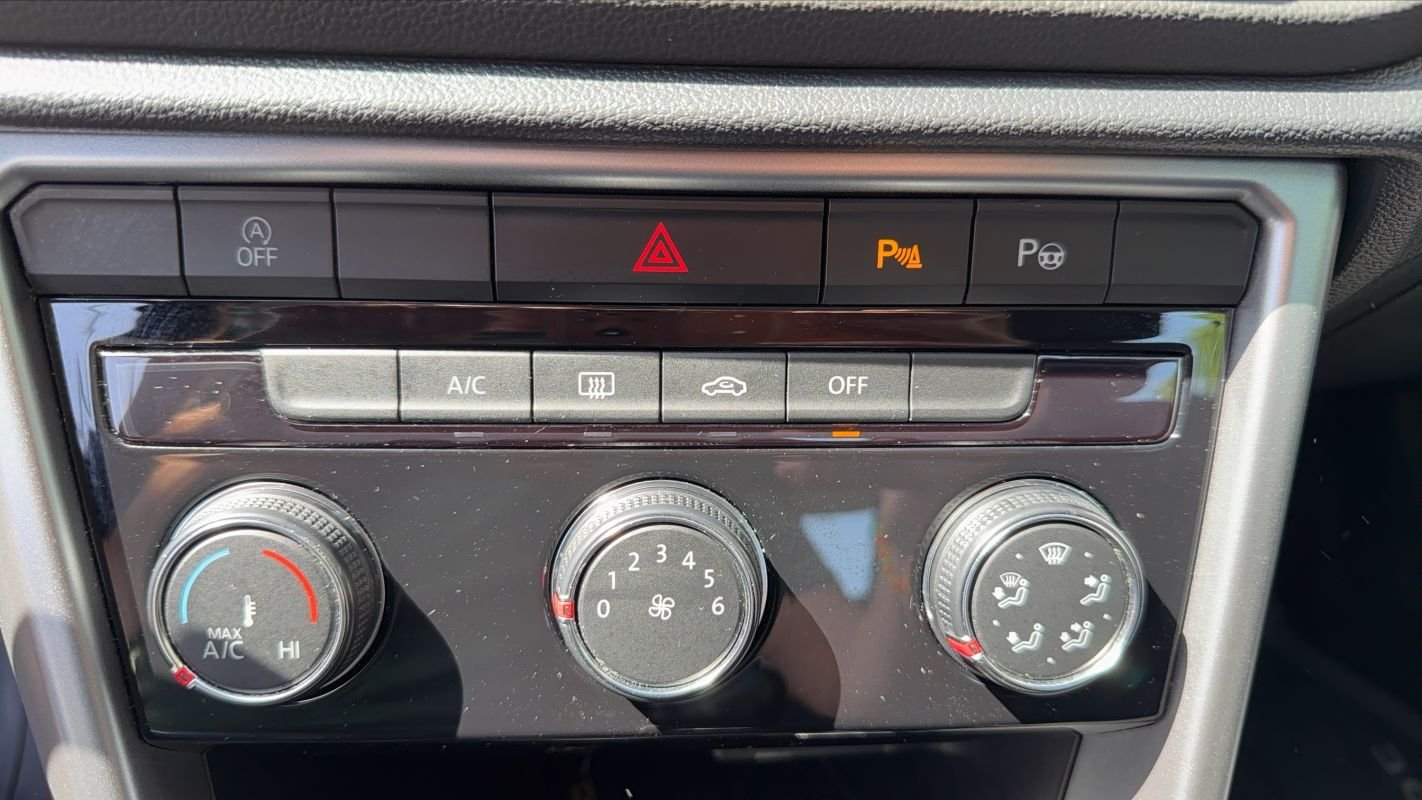 Volkswagen T-Roc - Photo 13