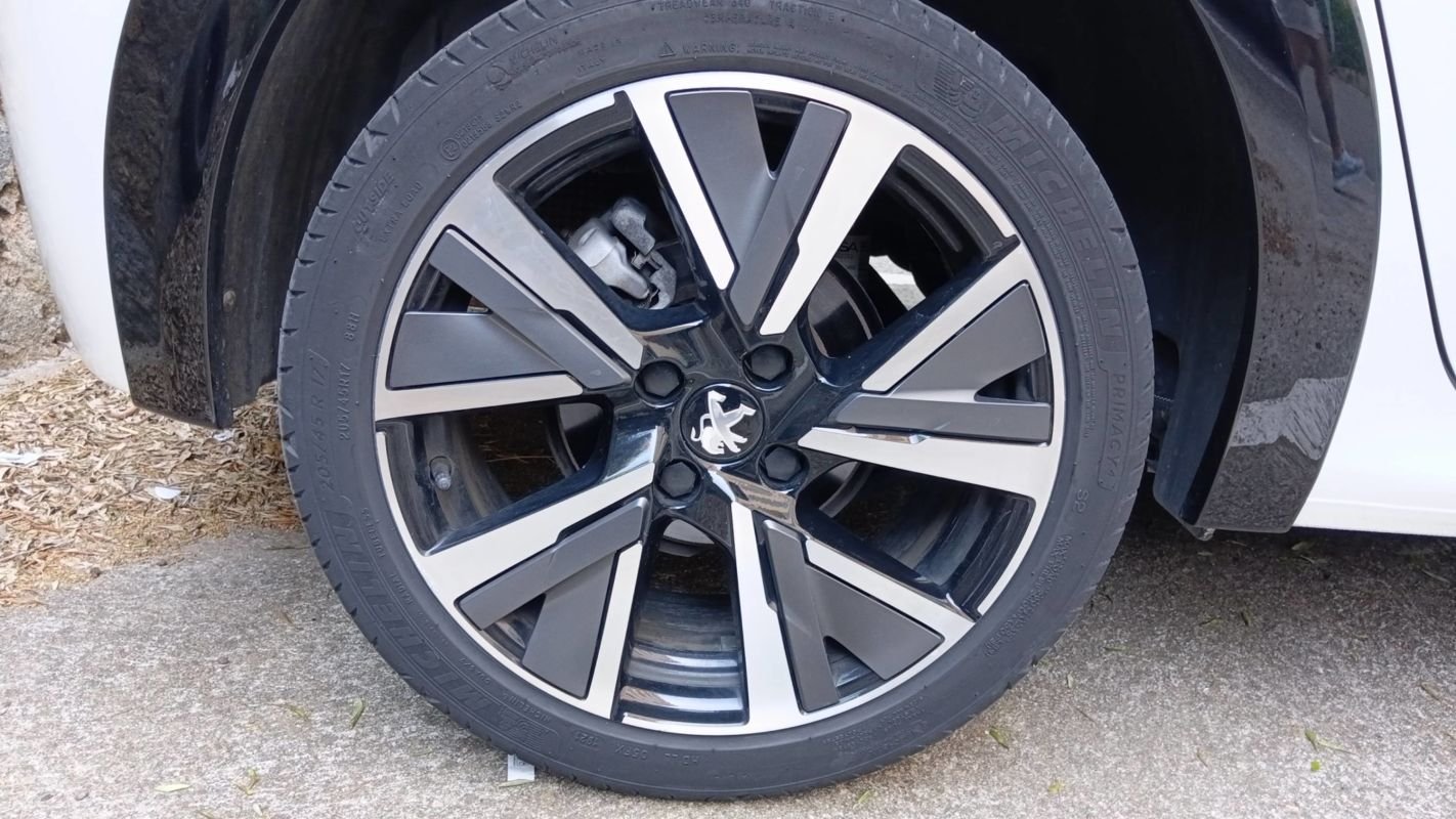 Peugeot 208 - Photo 16