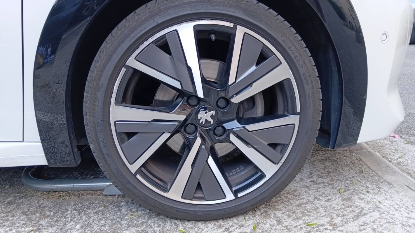 Peugeot 208 - Photo 17