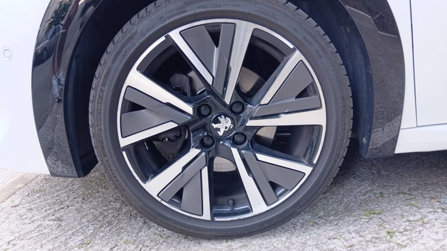 Peugeot 208 - Photo 18