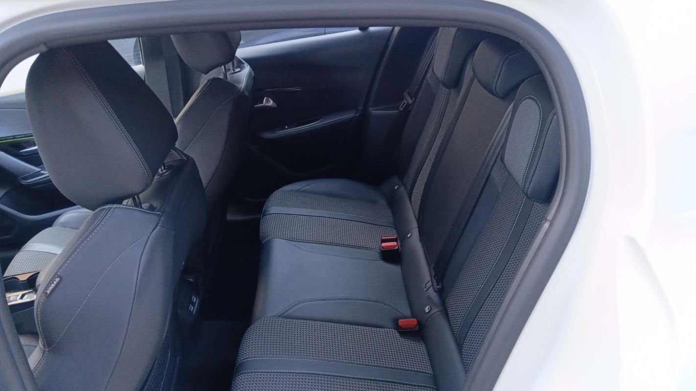 Peugeot 208 - Photo 9