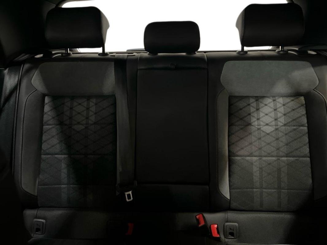 Volkswagen T-Roc - Photo 21