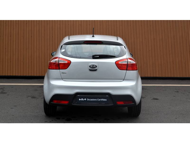 Kia Rio - Photo 11