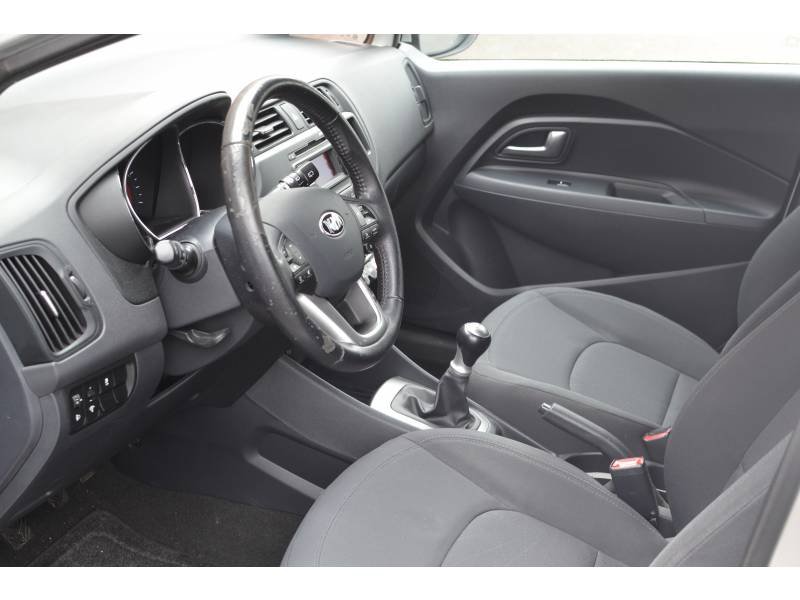 Kia Rio - Photo 13