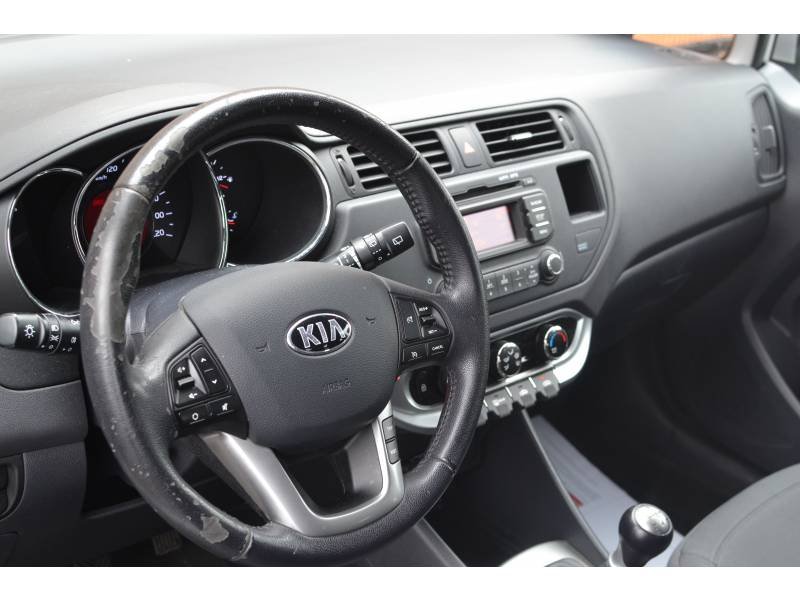 Kia Rio - Photo 14