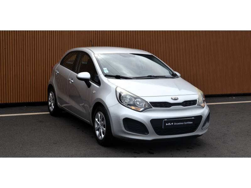 Kia Rio - Photo 28