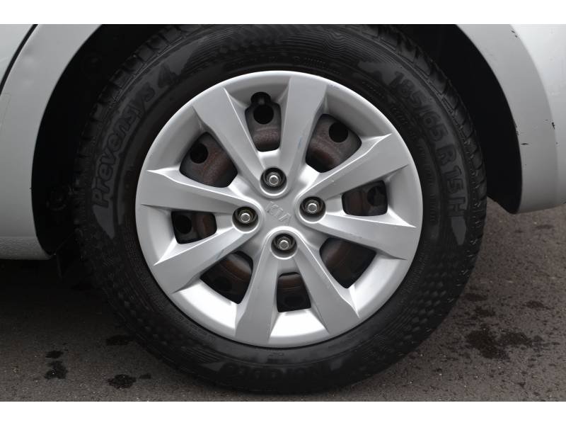 Kia Rio - Photo 31