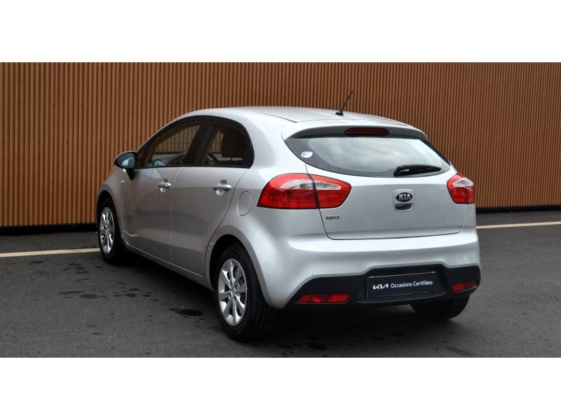 Kia Rio - Photo 37