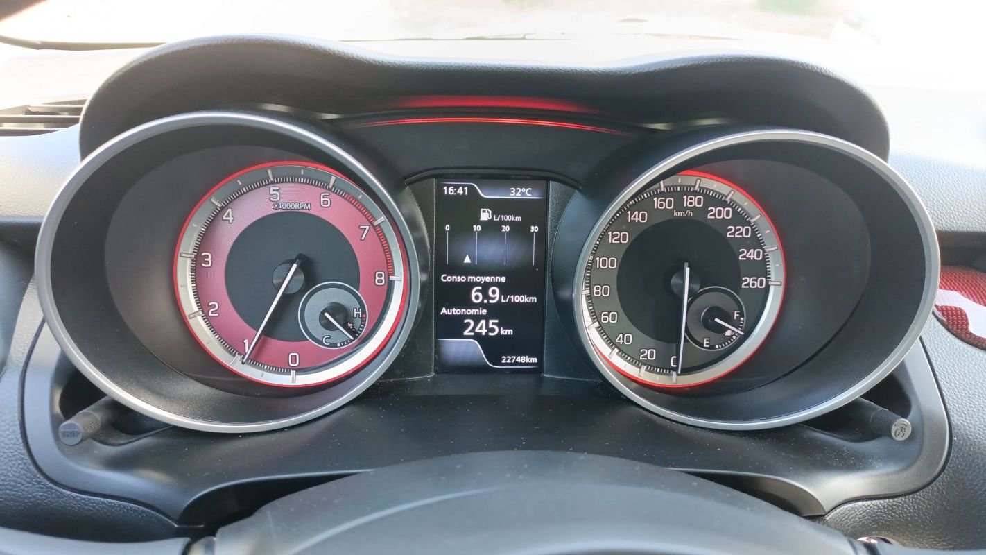 Suzuki Swift - Photo 12