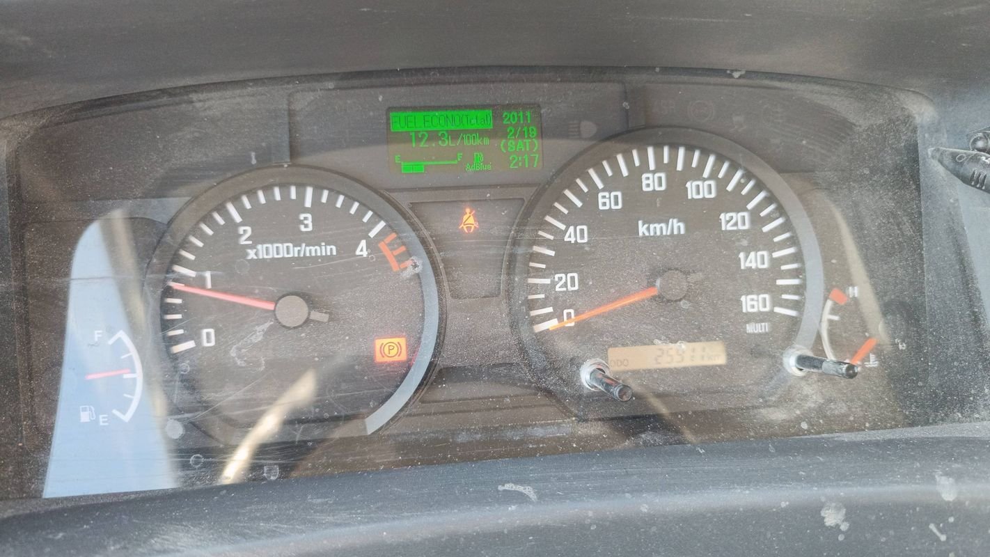 Isuzu M21 - Photo 12