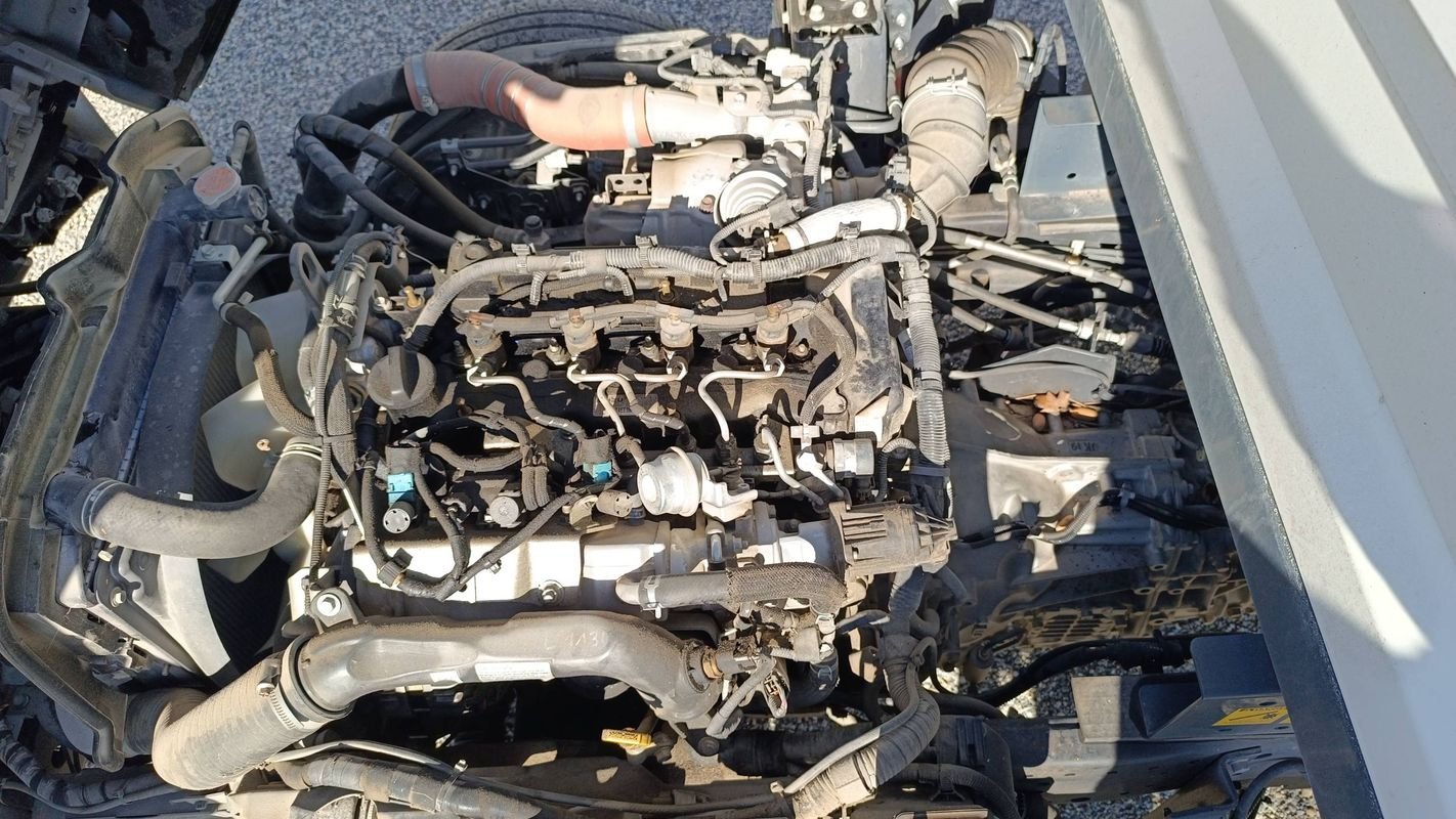 Isuzu M21 - Photo 15