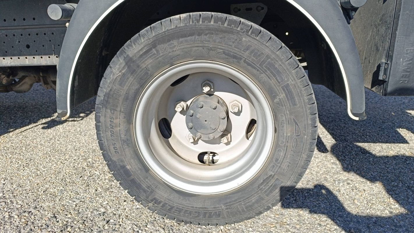 Isuzu M21 - Photo 19