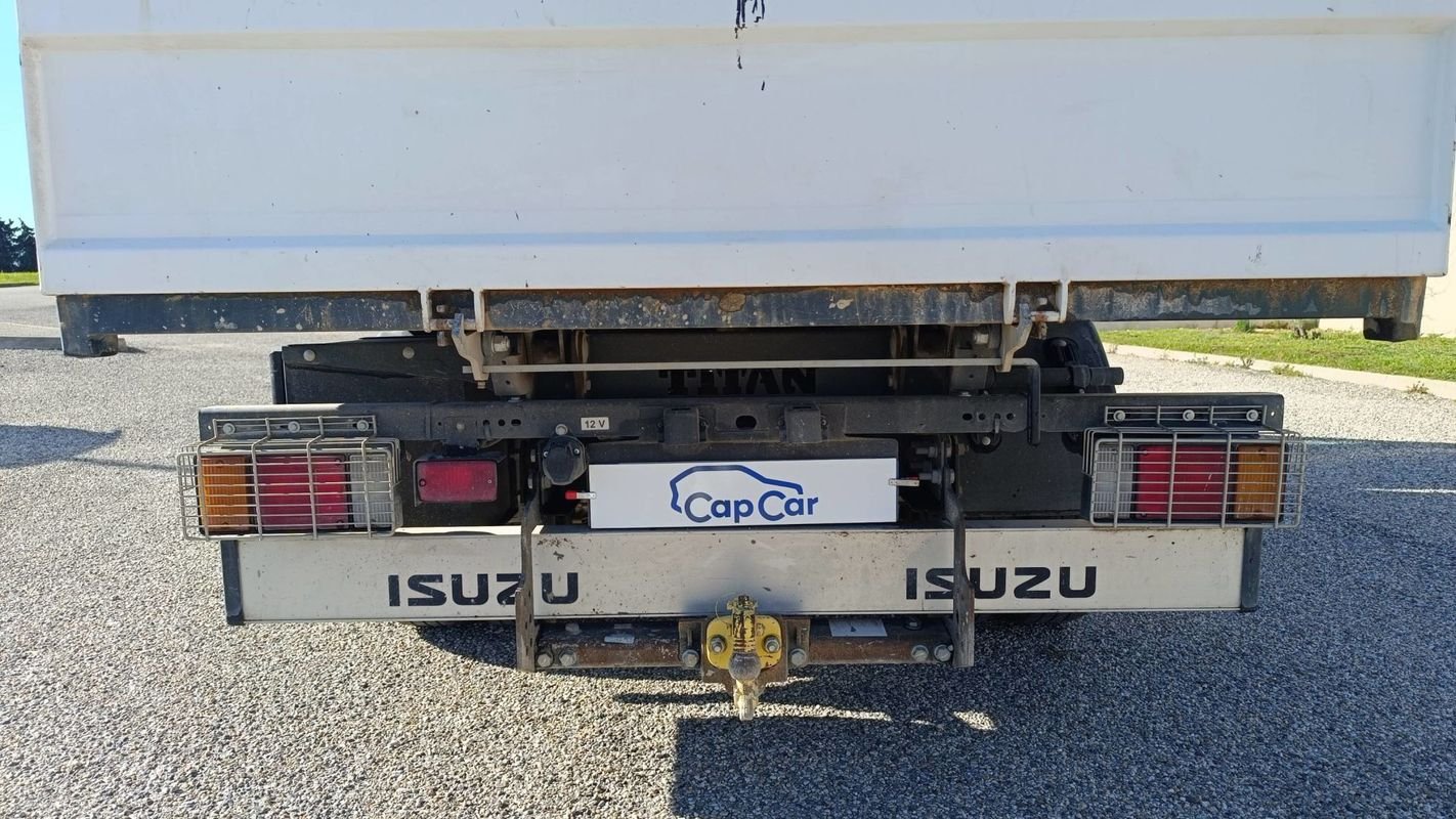 Isuzu M21 - Photo 21
