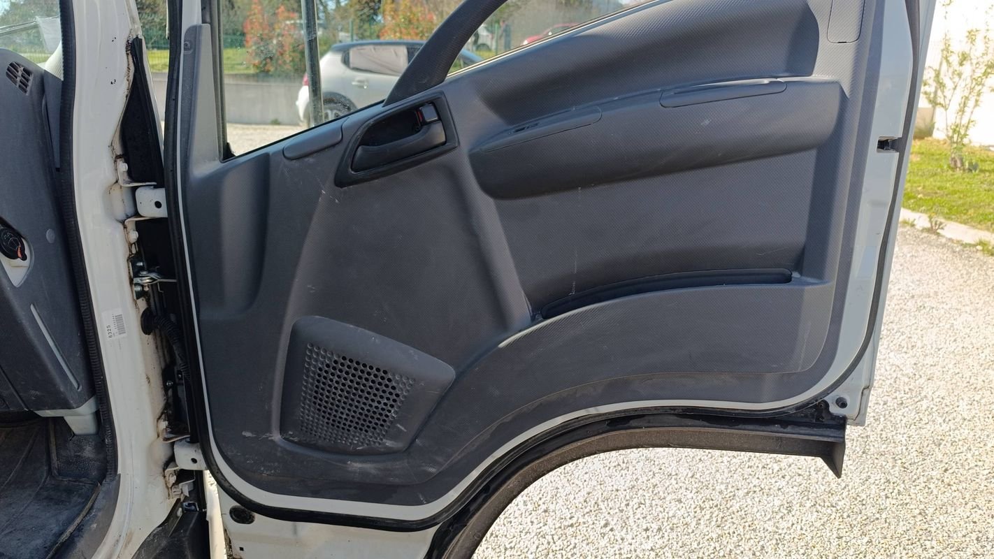 Isuzu M21 - Photo 23