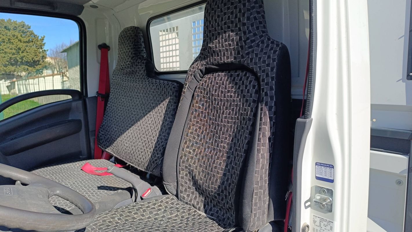 Isuzu M21 - Photo 9