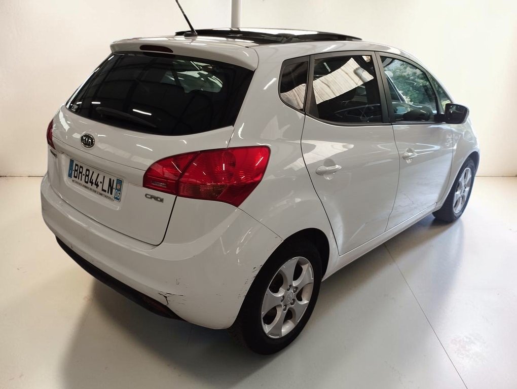 Kia Venga - Photo 2