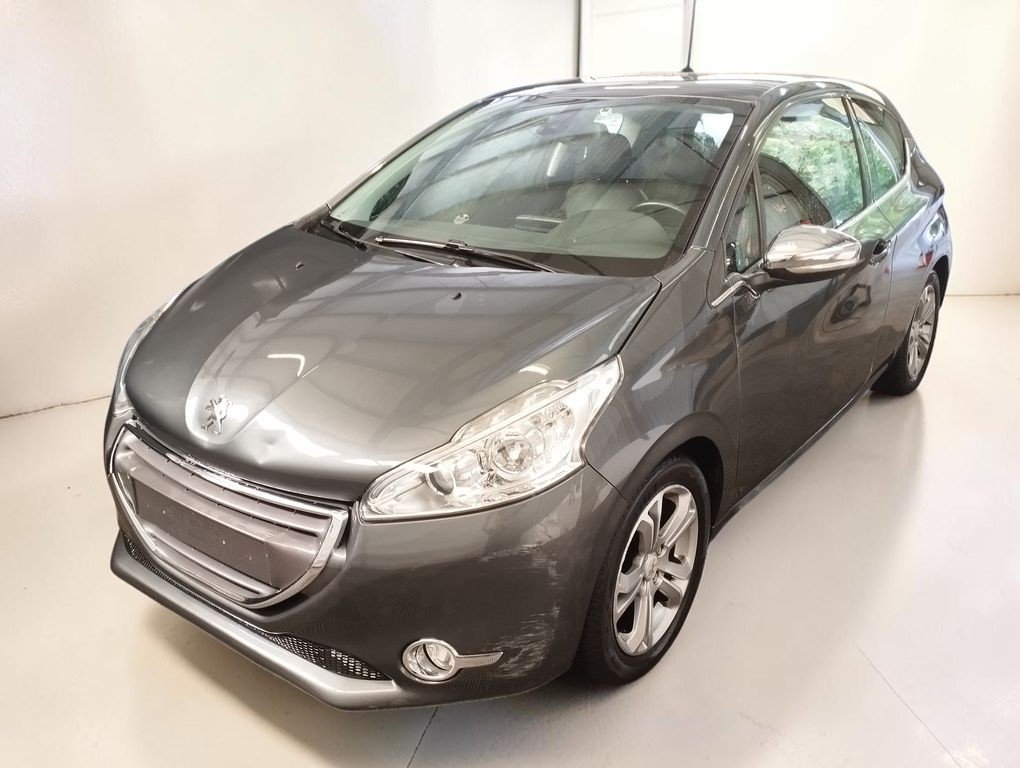 Peugeot 208 - Photo 1