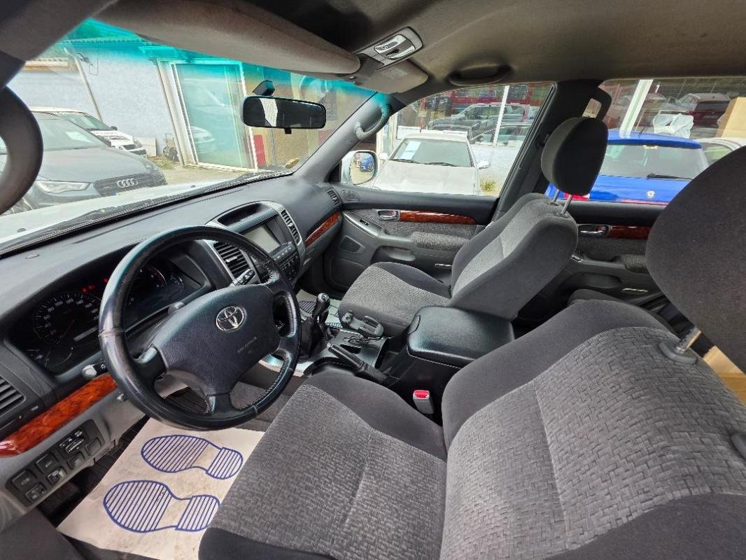 Toyota Land Cruiser - Photo 19