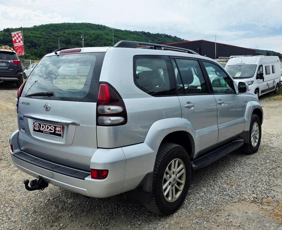Toyota Land Cruiser - Photo 2