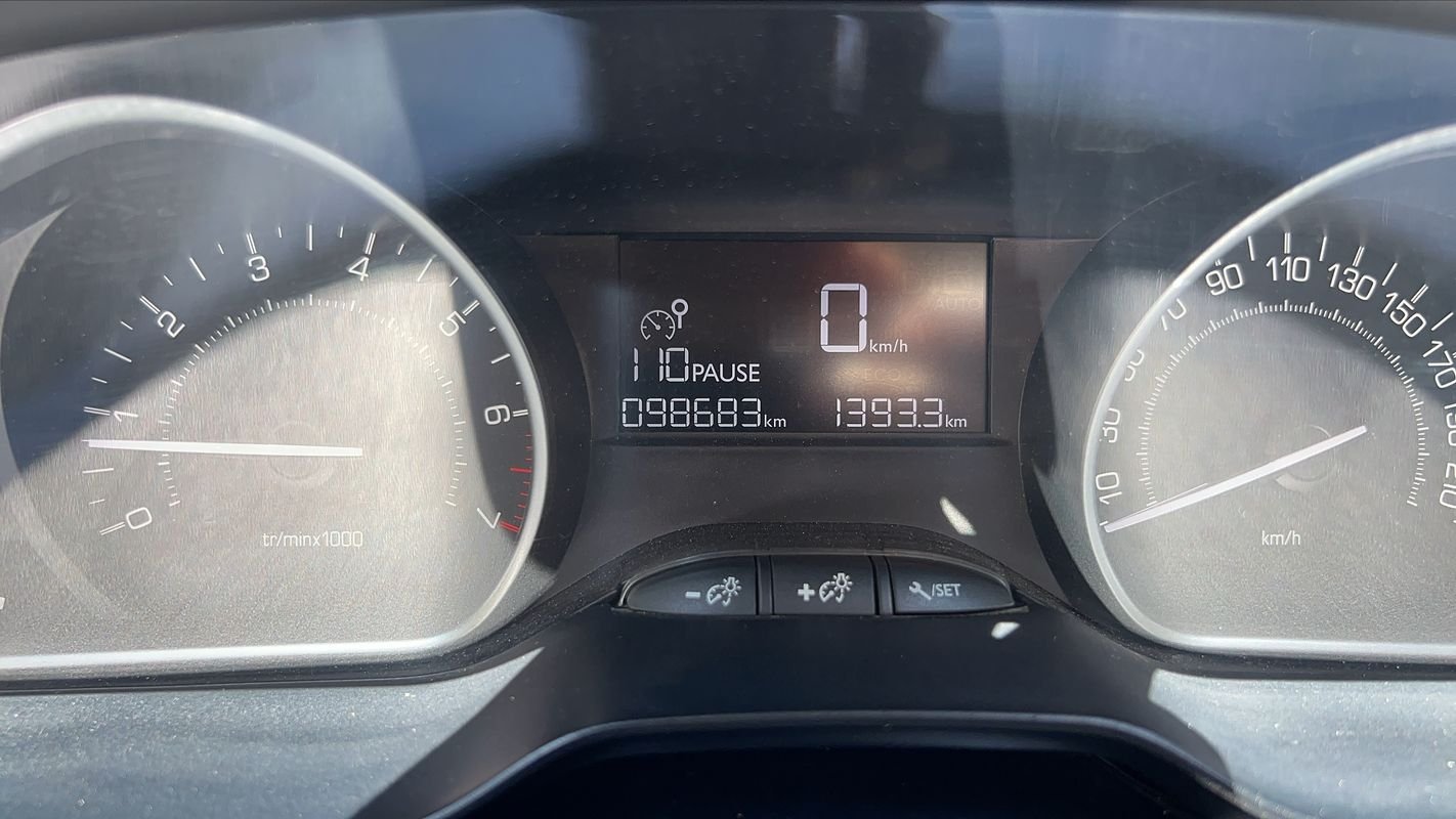Peugeot 208 - Photo 12