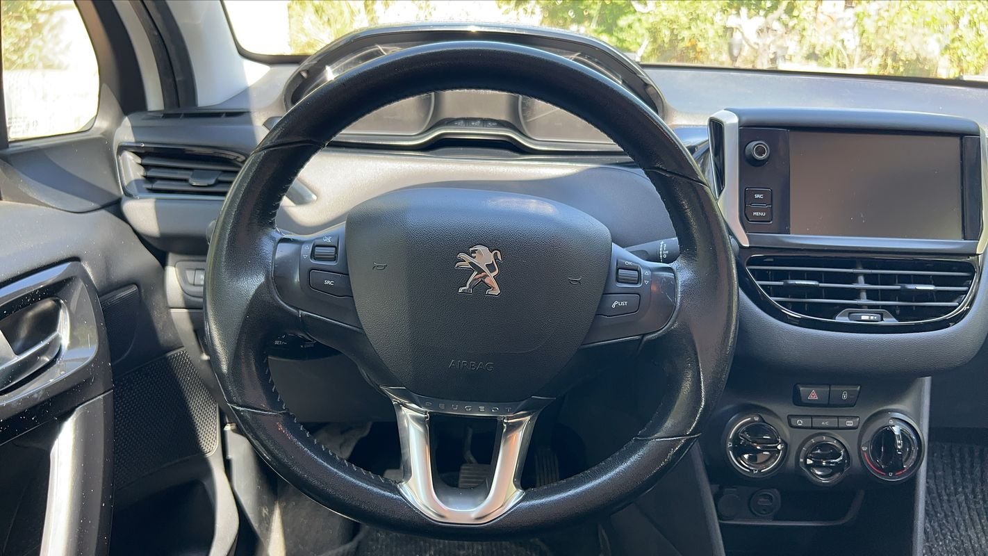 Peugeot 208 - Photo 24