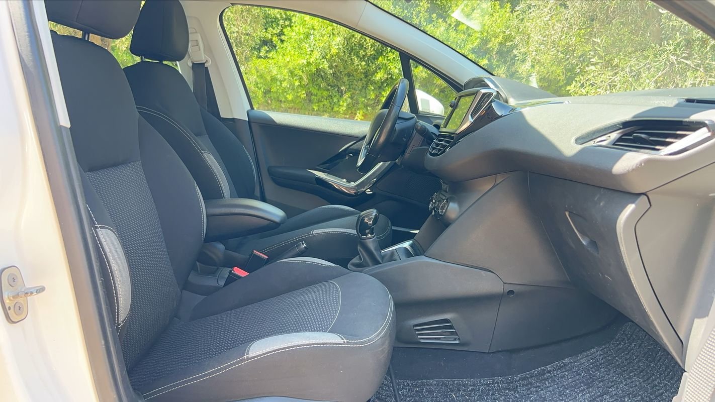 Peugeot 208 - Photo 25