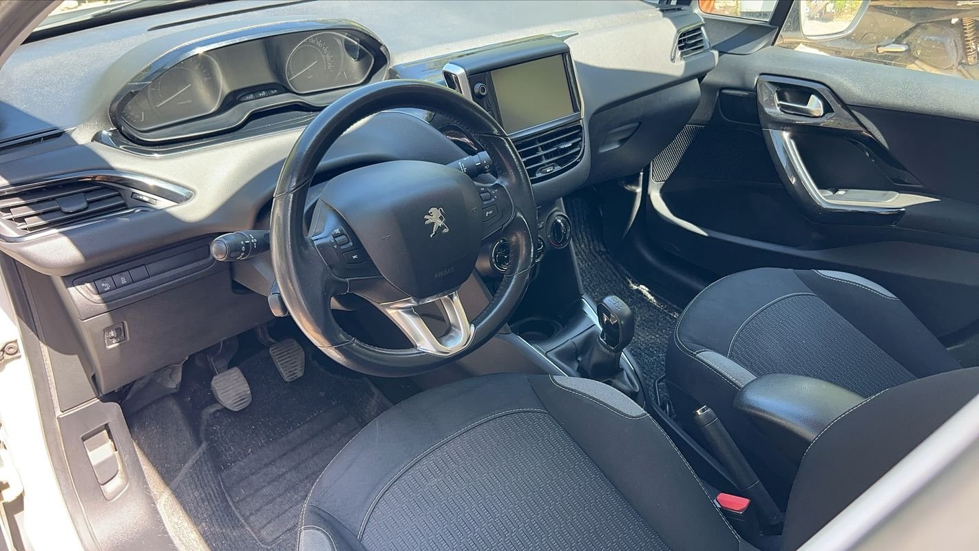 Peugeot 208 - Photo 8