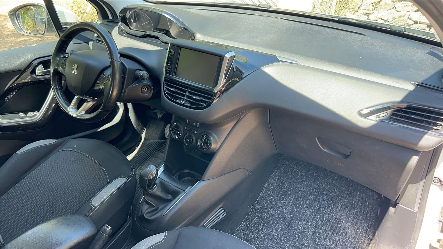 Peugeot 208 - Photo 10
