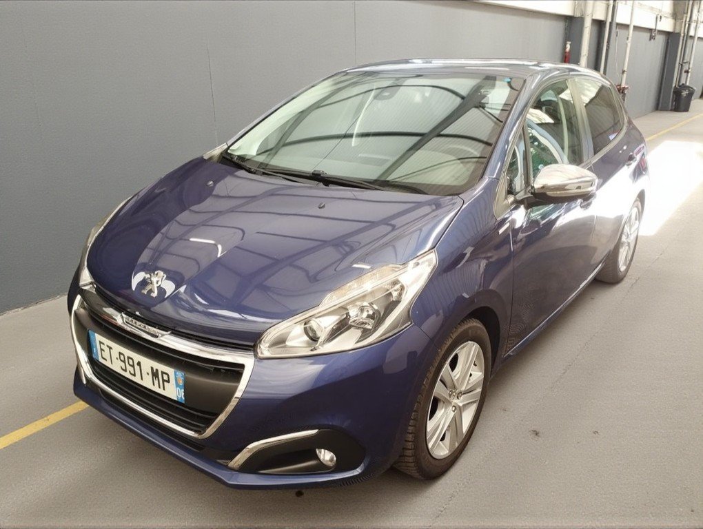 Peugeot 208 - Photo 1