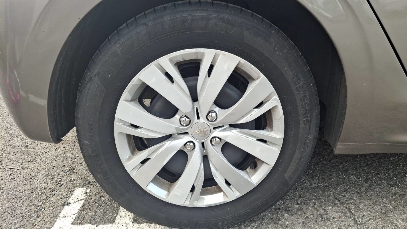 Peugeot 208 - Photo 16