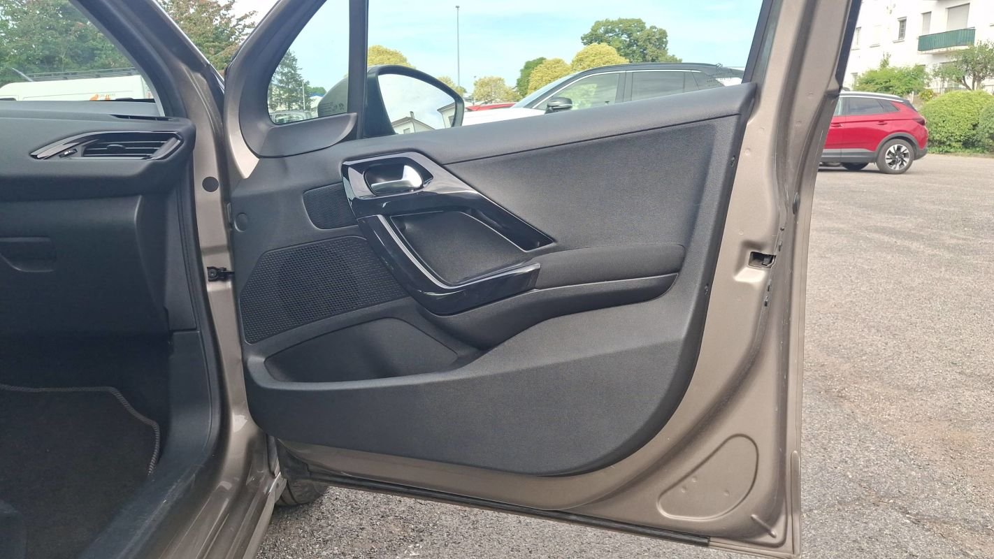 Peugeot 208 - Photo 22