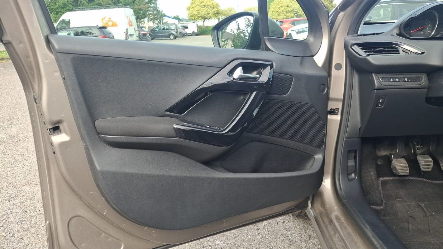 Peugeot 208 - Photo 7