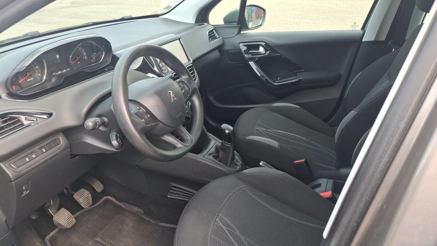 Peugeot 208 - Photo 8